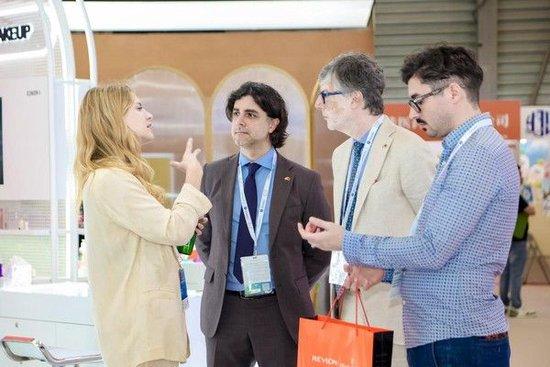 JN江南官网“Bloom of Italian Beauty”  意大利展团在CBE 2024上海美博会上绽放光彩(图2)